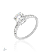 Adoré Round Engagement Ring